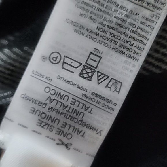 GAP MUFFLER Plaid Black and White Scarf 25X76 INCHES - Picture 4 of 4